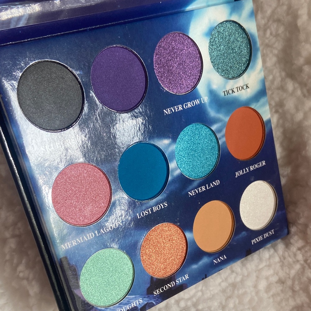 Disney Peter Pan Gold and Black Eyeshadow Palette - Picture 2 of 2